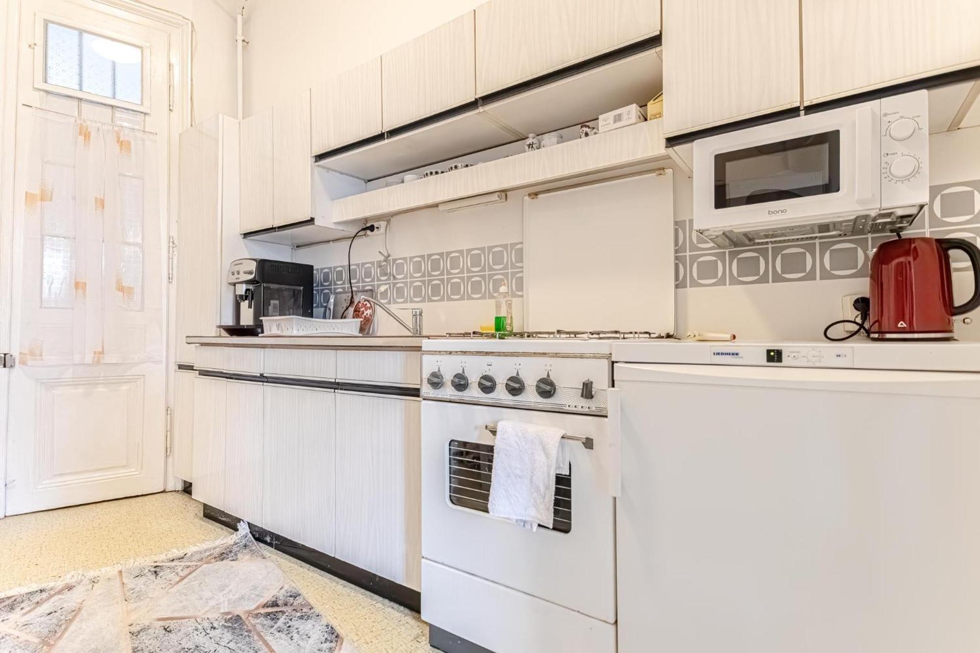 Vintage 1br With Shared Garden - U6 Metro & Danube Apartment