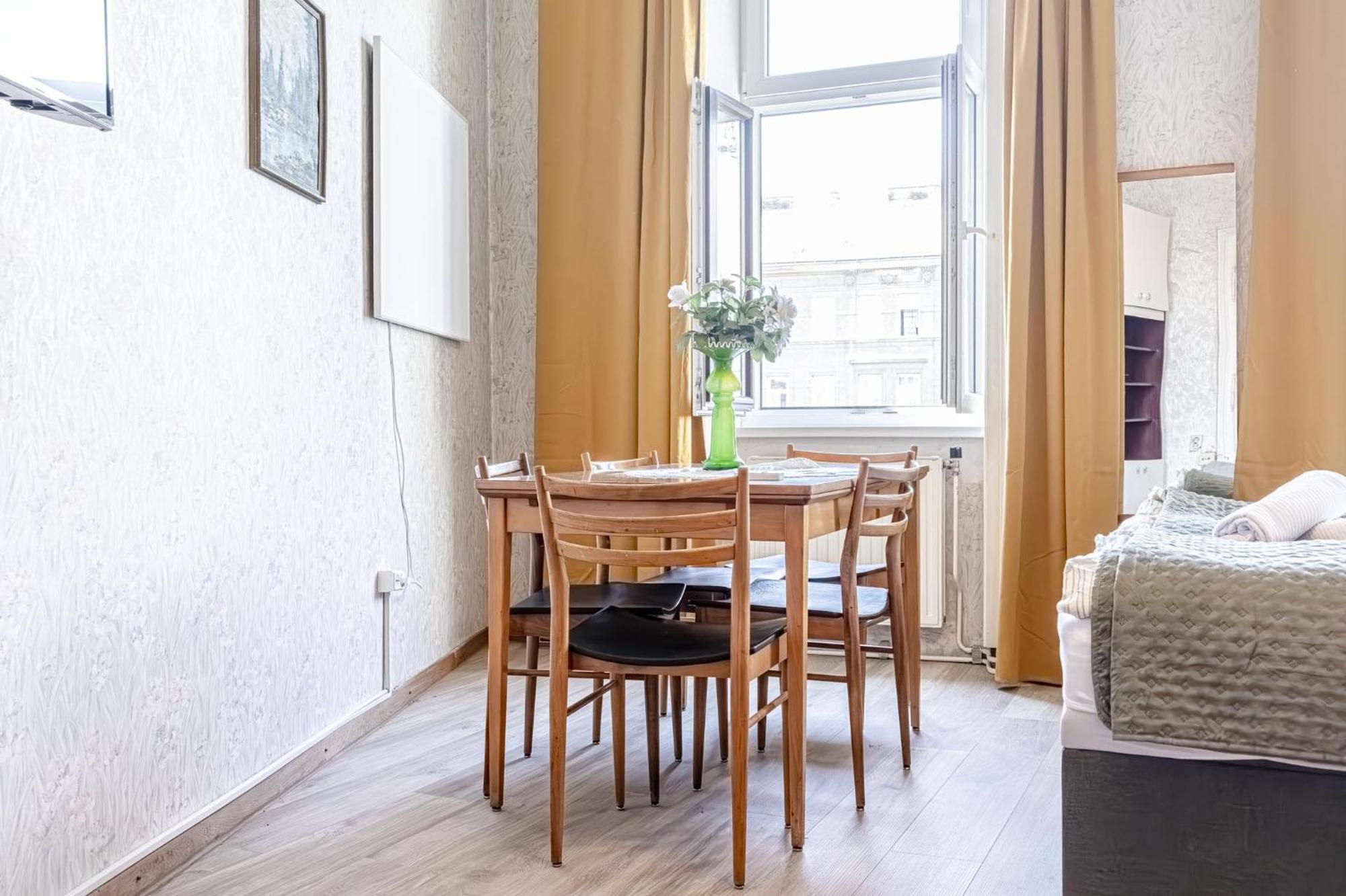 Vintage 1br With Shared Garden - U6 Metro & Danube